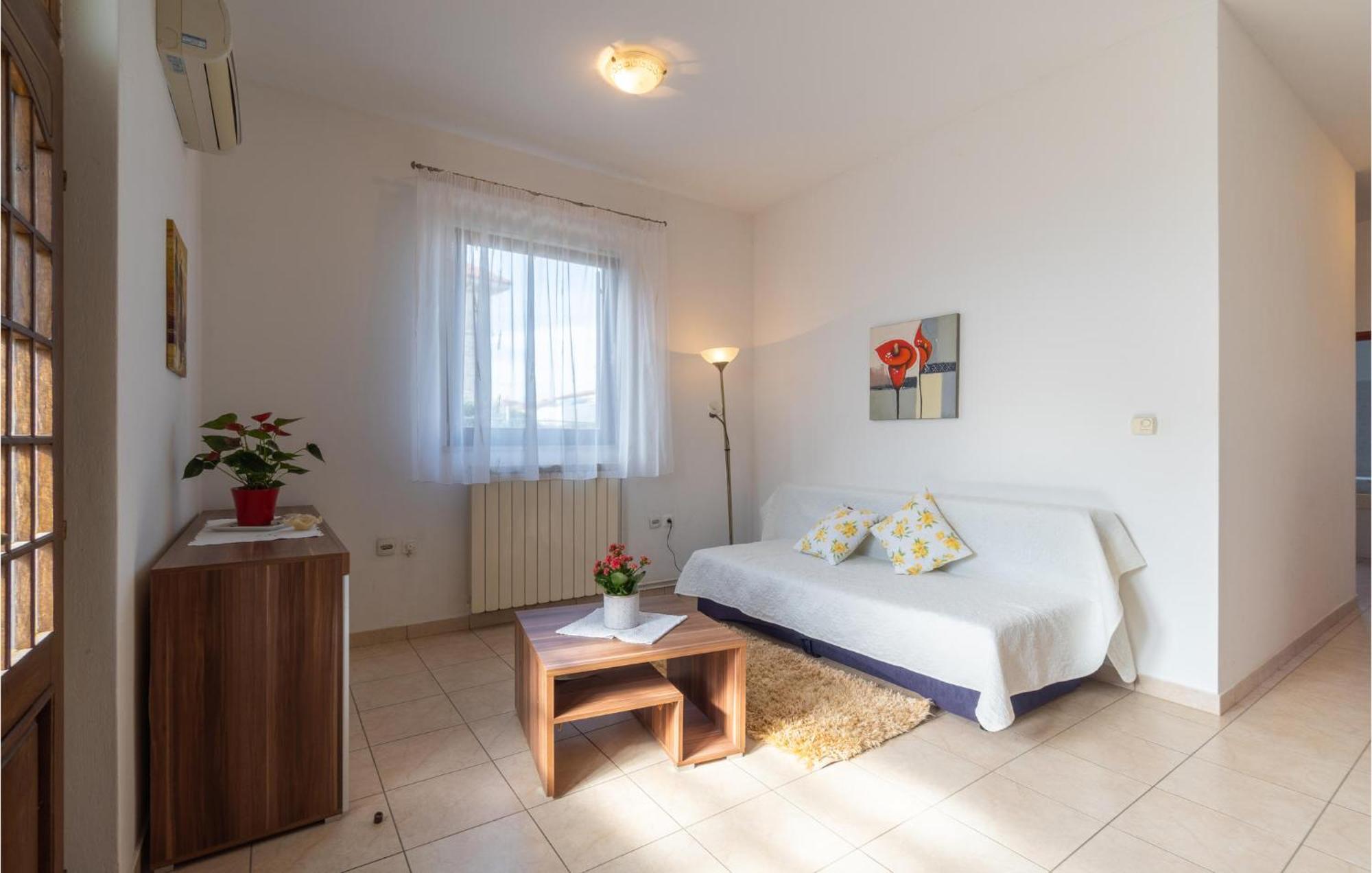 Awesome Apartment In Pula With Wifi *